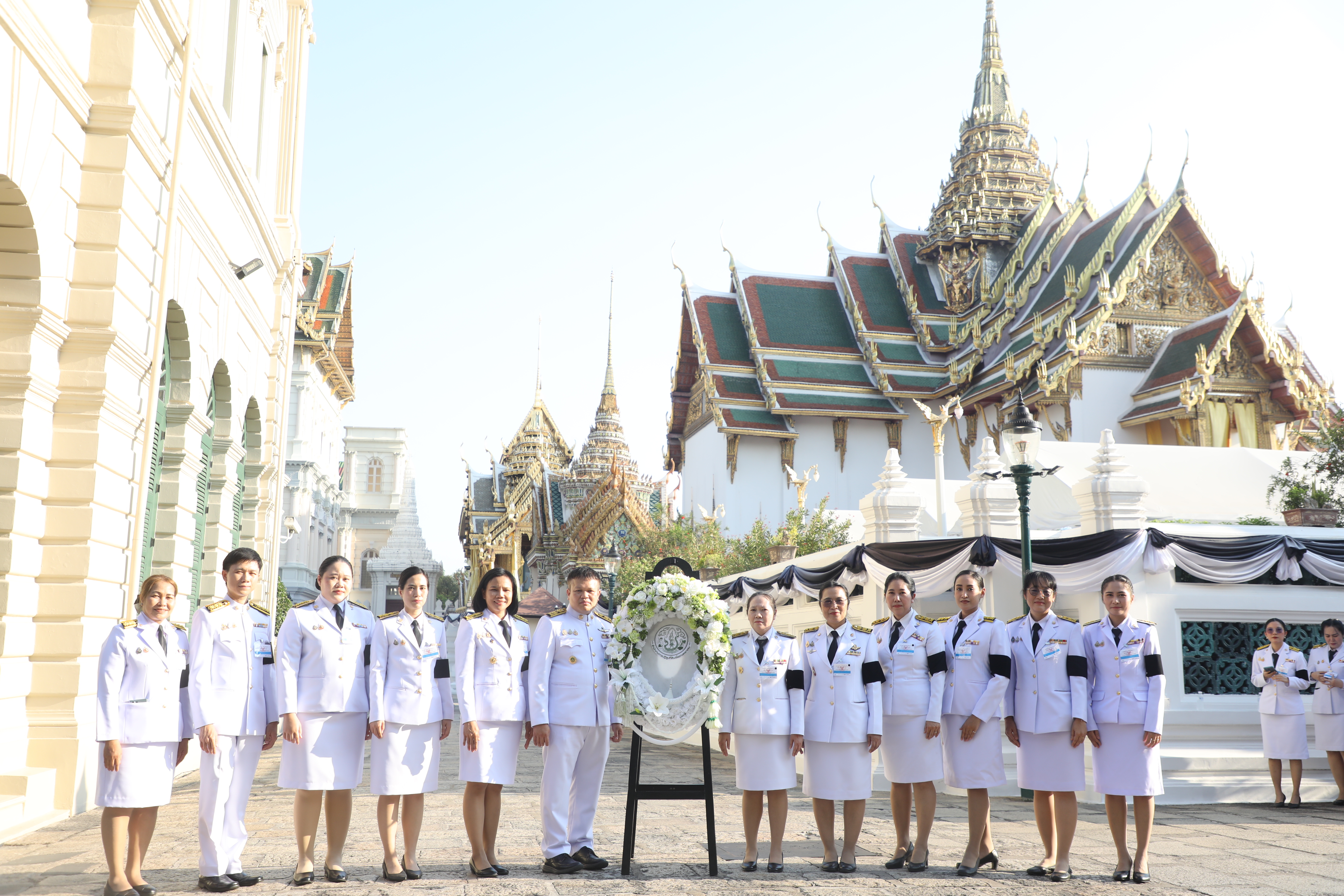title - สำนักงานการปฏิรูปที่ดินเพื่อเกษตรกรรม รับพระราชทานพระบรมราชานุญาตให้ร่วมเป็นเจ้าภาพบำเพ็ญกุศลถวายพระบรมศพ สมเด็จพระนางเจ้าสิริกิติ์ พระบรมราชินีนาถ พระบรมราชชนนีพันปีหลวง